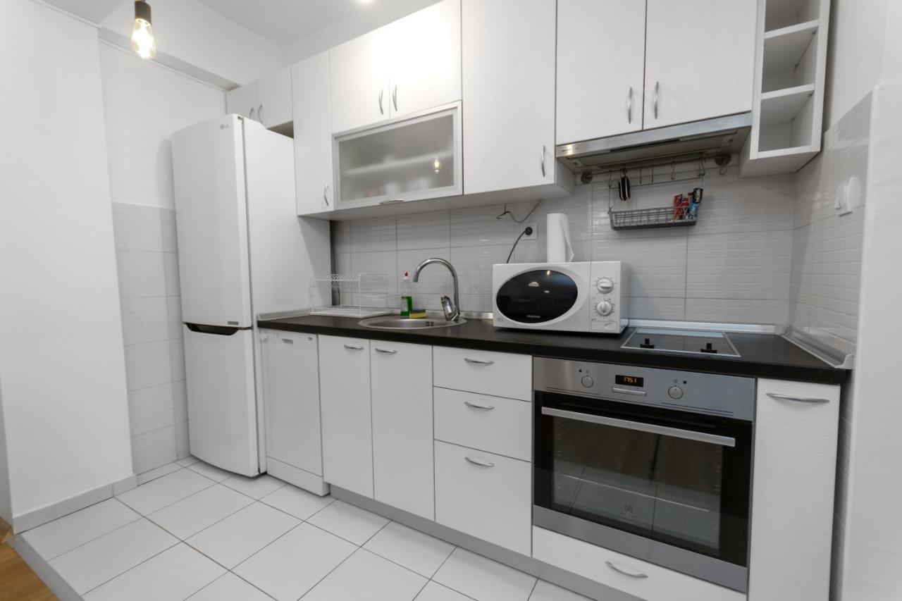One Bedroom Apartment With Private Parking Szkopje Kültér fotó