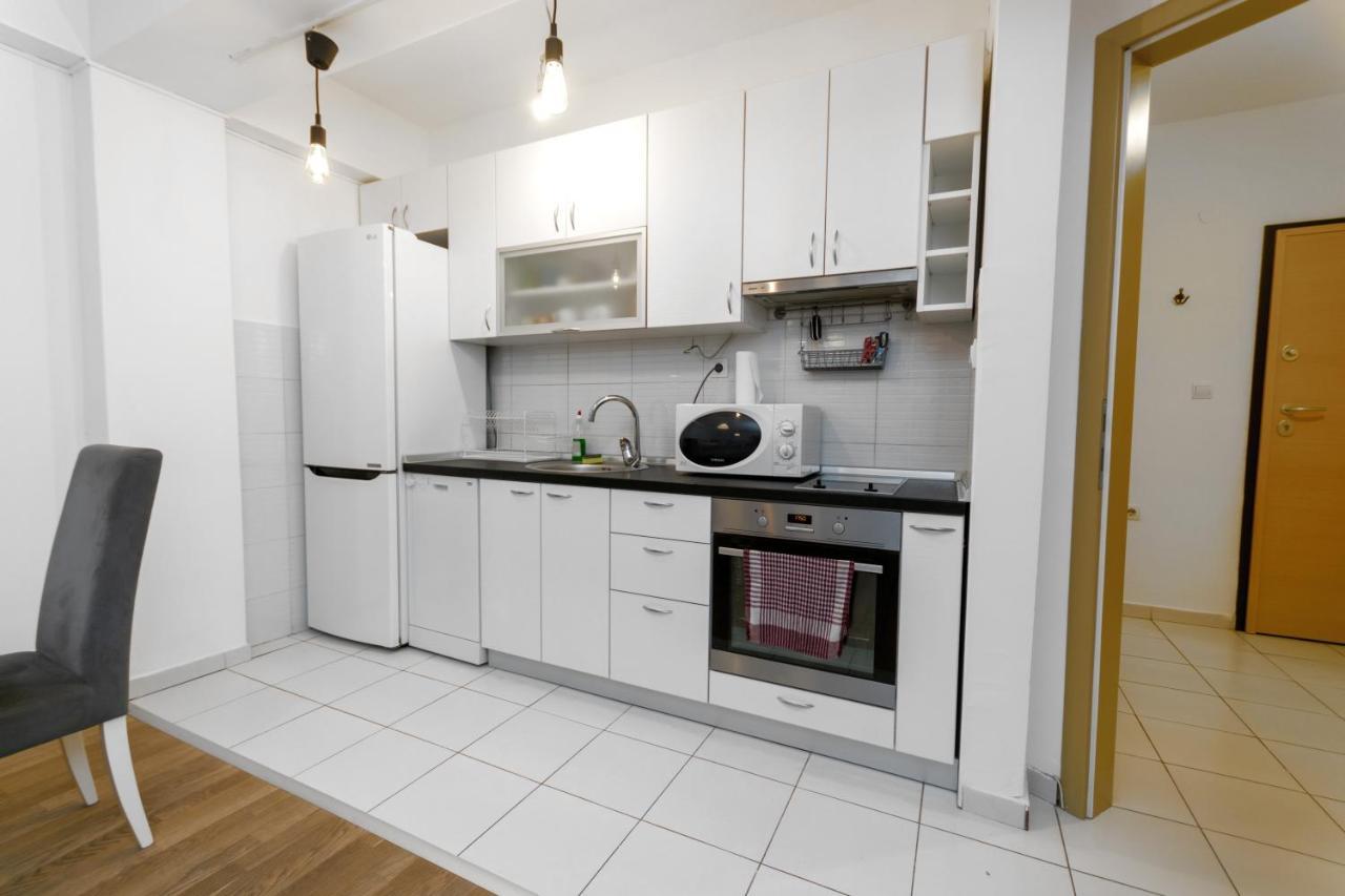 One Bedroom Apartment With Private Parking Szkopje Kültér fotó
