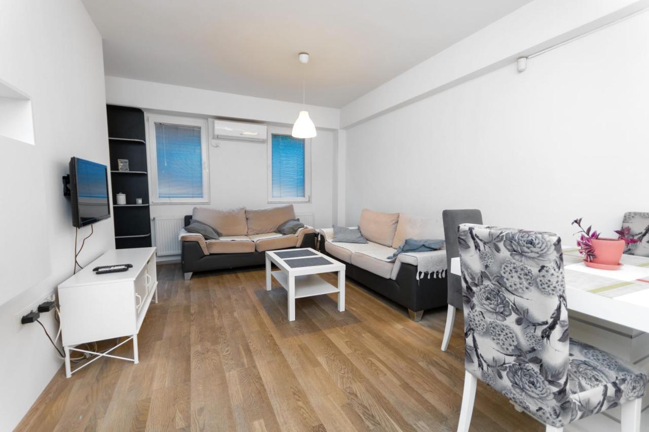 One Bedroom Apartment With Private Parking Szkopje Kültér fotó