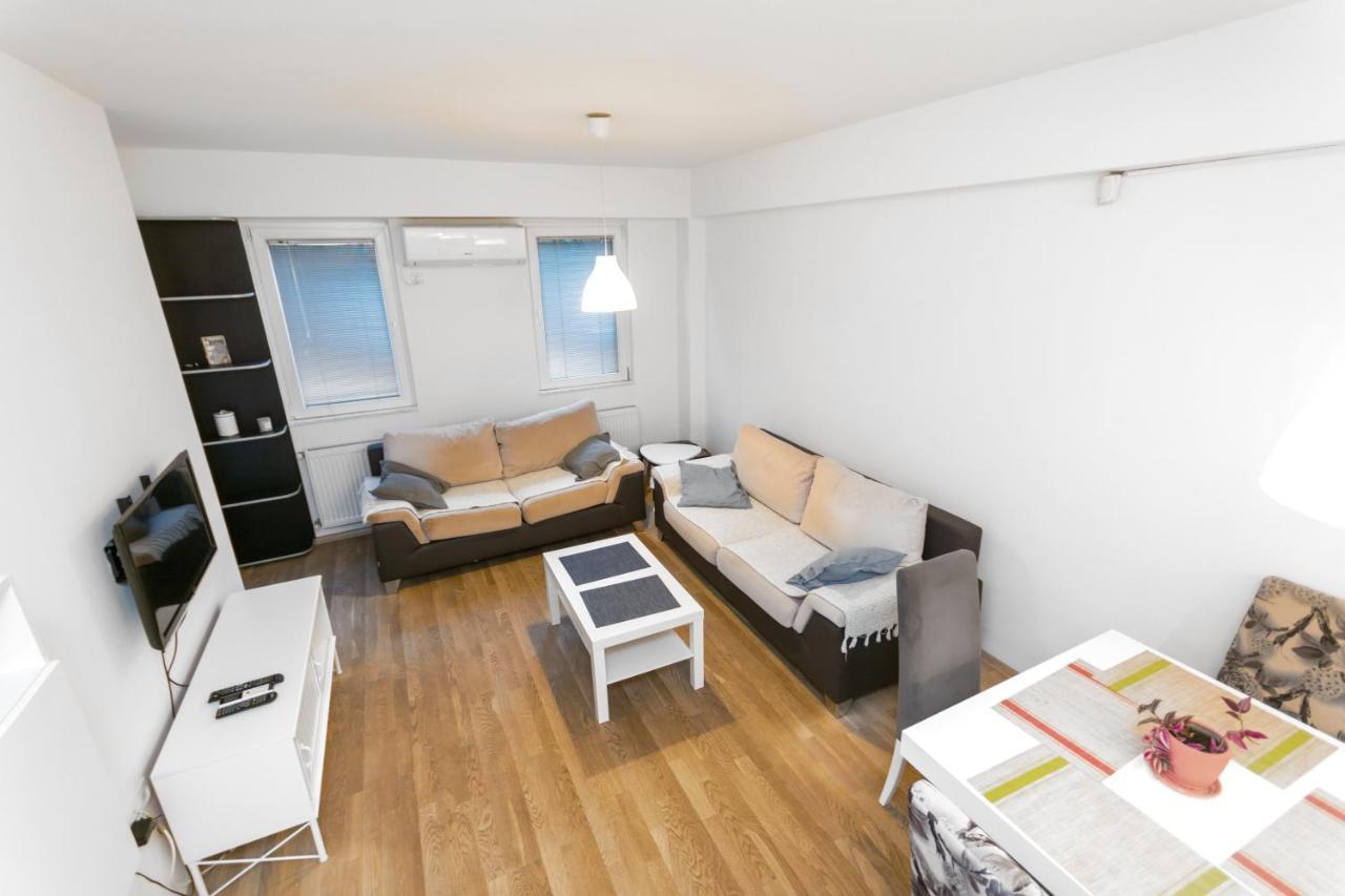 One Bedroom Apartment With Private Parking Szkopje Kültér fotó