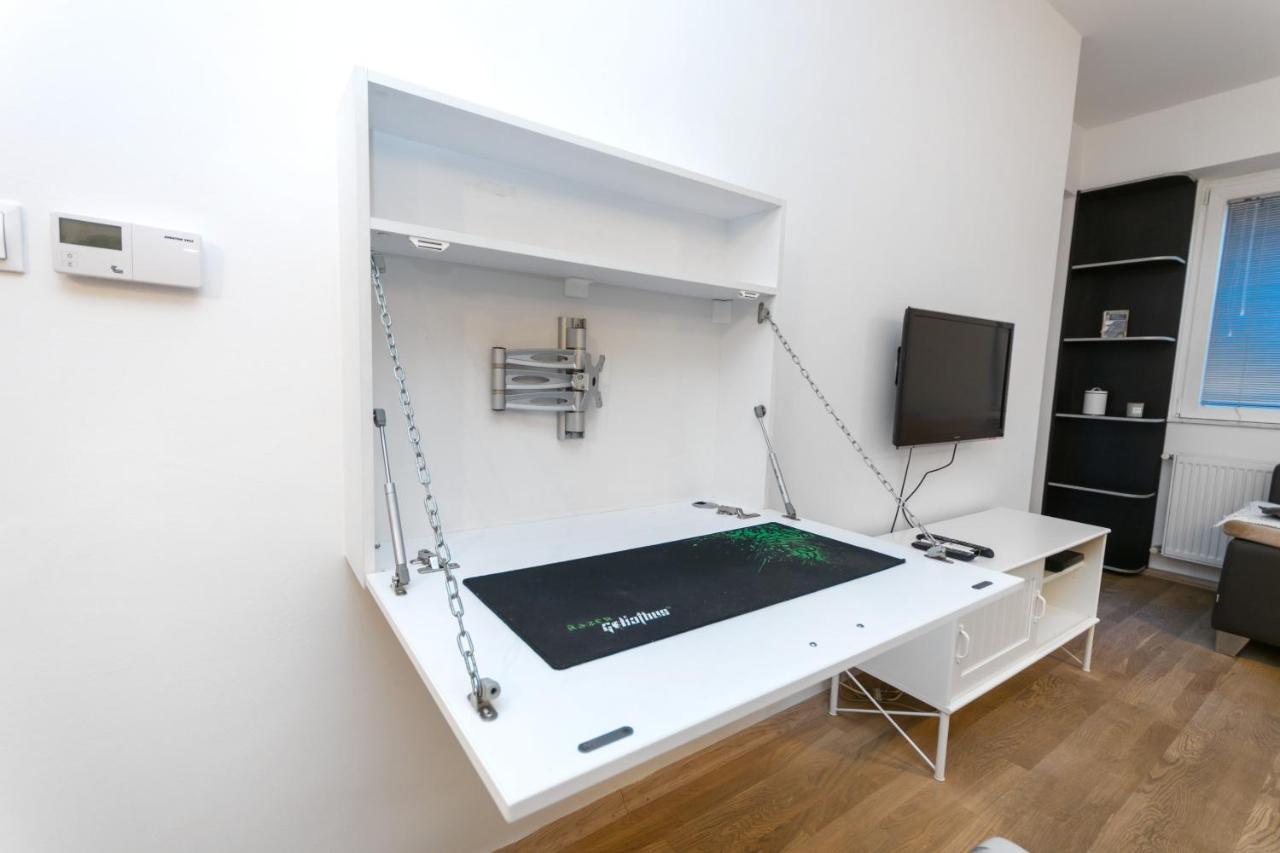 One Bedroom Apartment With Private Parking Szkopje Kültér fotó