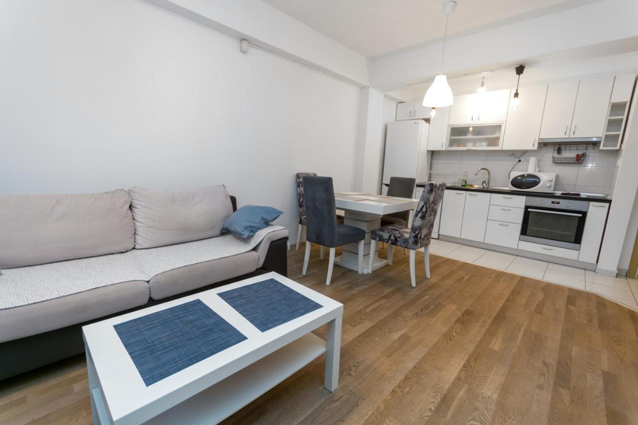 One Bedroom Apartment With Private Parking Szkopje Kültér fotó
