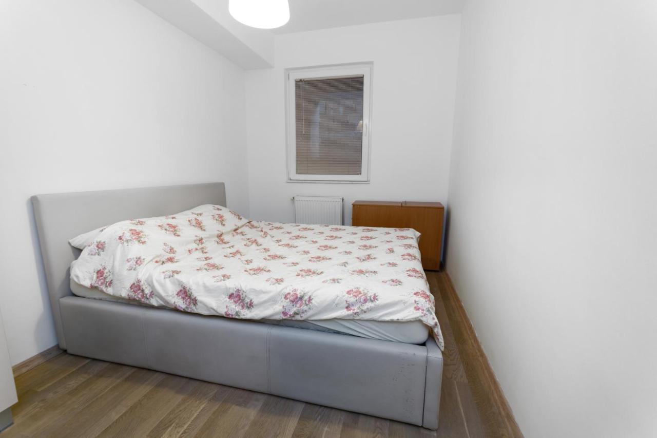 One Bedroom Apartment With Private Parking Szkopje Kültér fotó