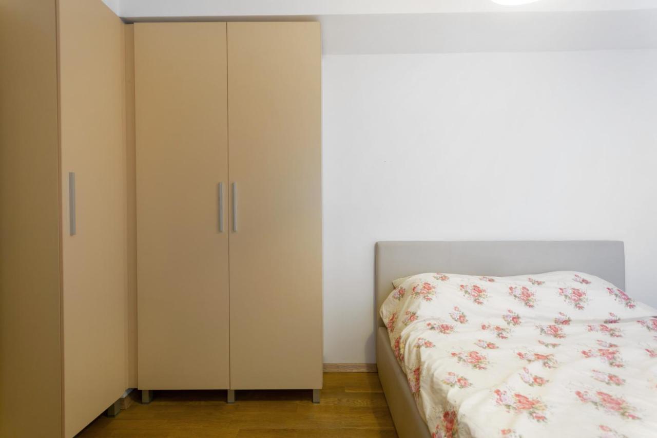 One Bedroom Apartment With Private Parking Szkopje Kültér fotó